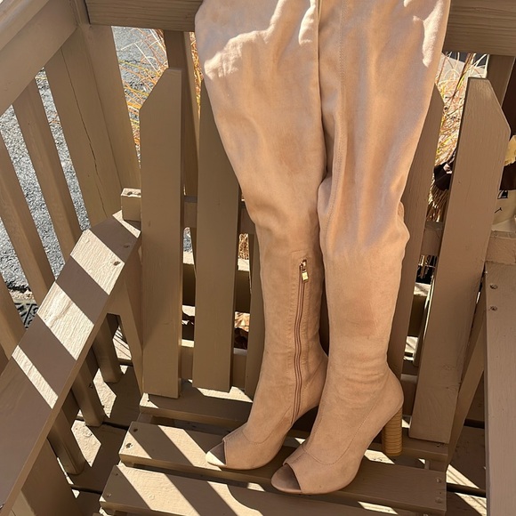 High heels open toe boots - best for someone size 8. - Picture 2 of 10